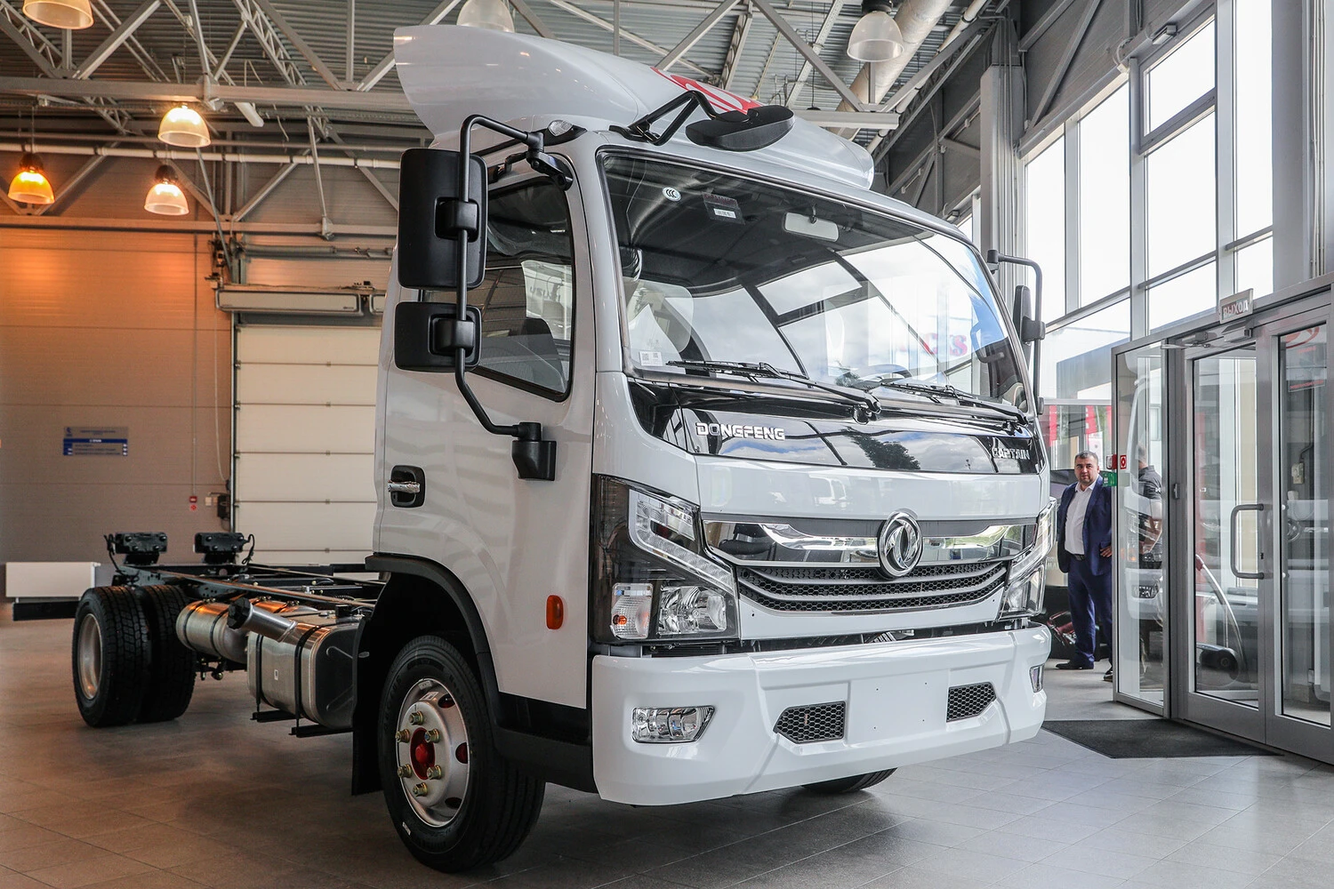 Картинка поста Dongfeng планирует реализовать более 2 000 грузовиков в 2024 году