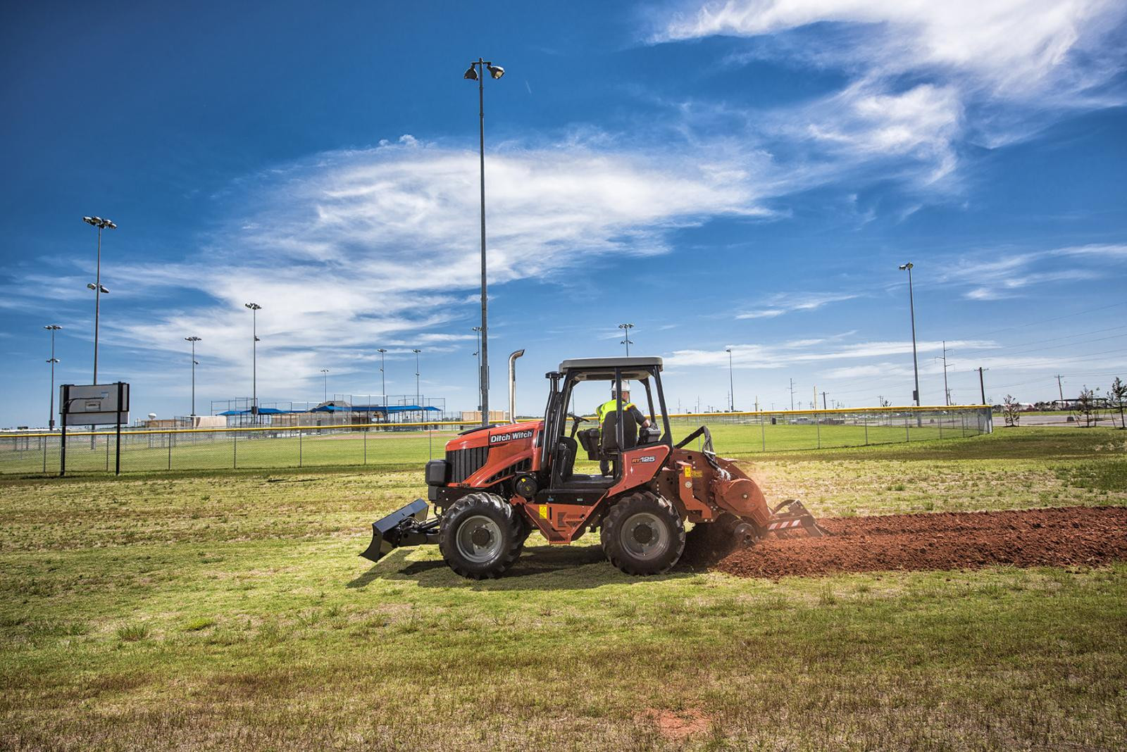 Картинка DITCHWITCH RT125